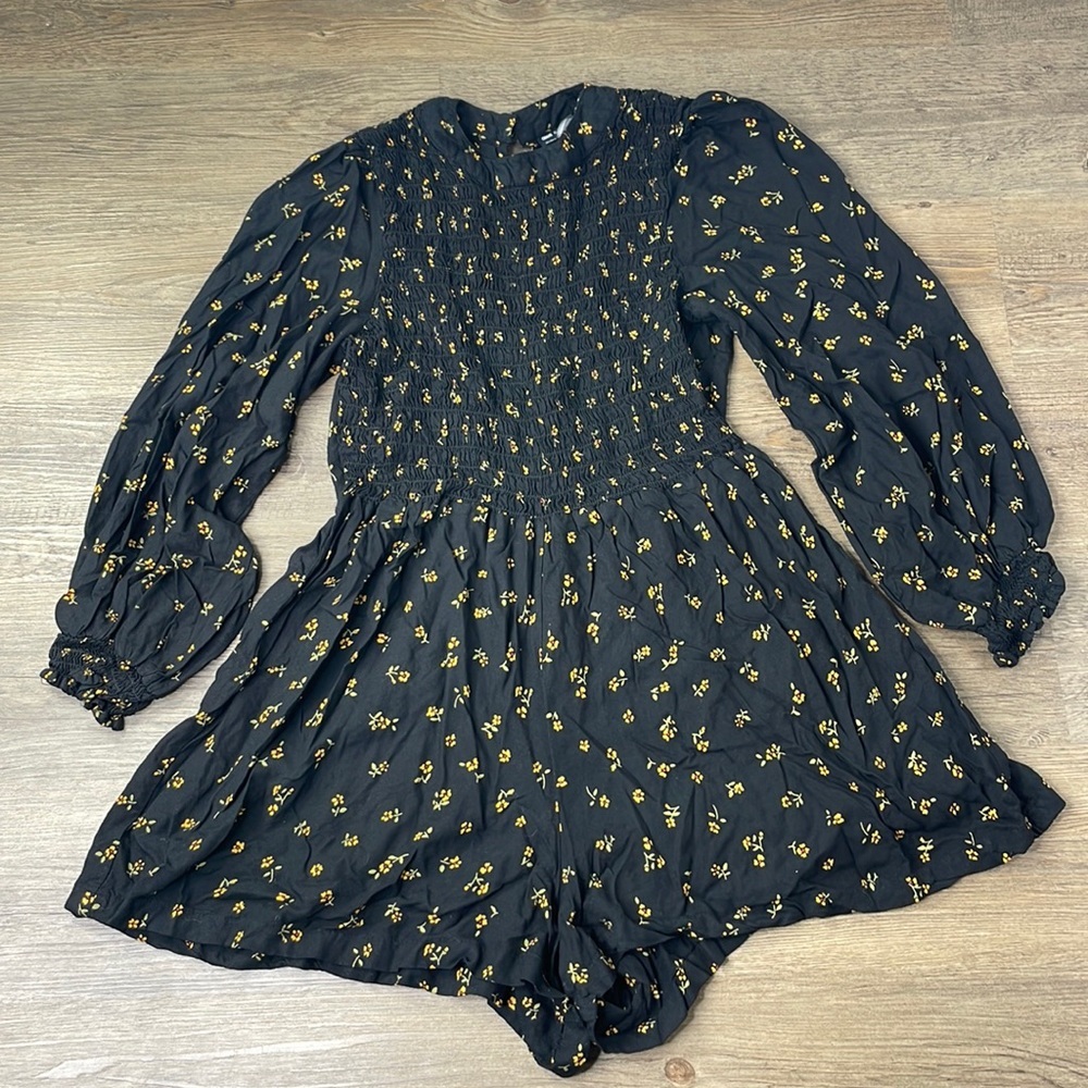 Asos Design Women’s Black Yellow Floral Long Sleeve Shorts Jumper, size 6